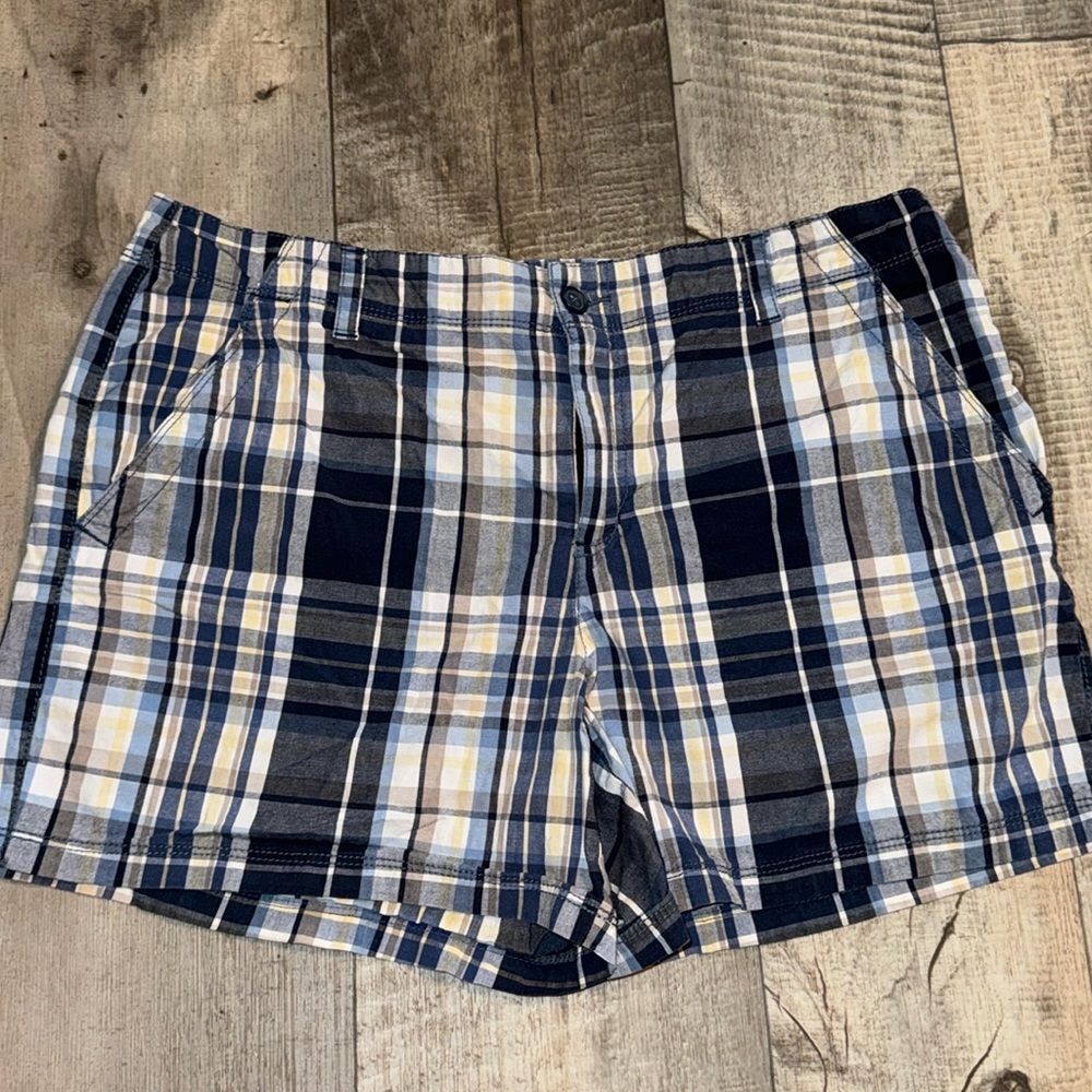 FRENCH CUFF shorts- size 14